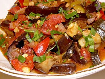 Аджапсандали (баклажаны тушеные с помидорами и перцем)