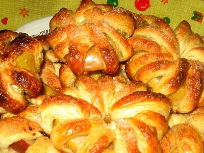 Ананасы и яблоки в тесте