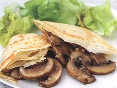 Блинчики с грибами и чесноком