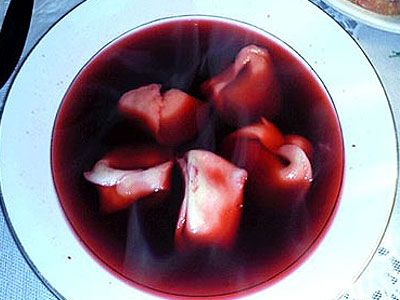 Борщ с рыбными пельменями