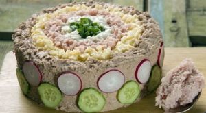 Бутербродный торт с ветчино-сырной массой