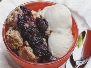 Ежевика, запеченная с овсянными хлопьями