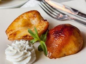 Фламбированные груши с апельсиновым ликером