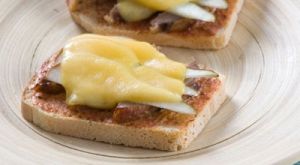 Горячие бутерброды с уткой и грушами