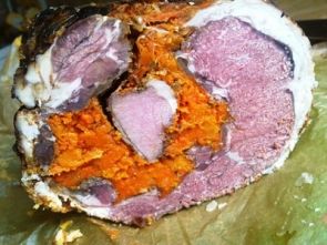 Говяжий рулет с курагой и морковью