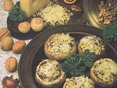 Грибы фаршированные сыром и орехами