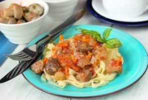 Гуляш из свинины в мультиварке
