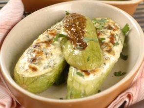 Кабачки, фаршированные творогом