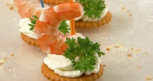 Канапе с королевскими креветками