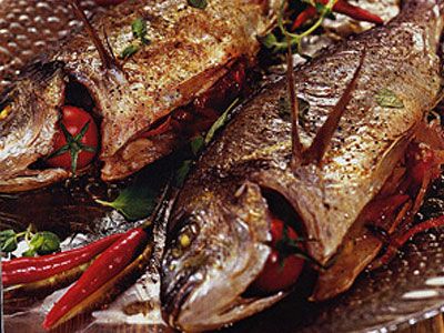 Карп запеченный с овощами