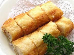 Картофельный рулет с сосисками