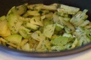 Картошка с кабачком в мультиварке