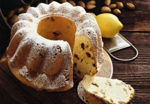 Кекс с орехами и изюмом