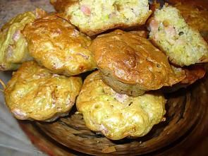 Кексы «Кабачковые» с беконом и жареным луком