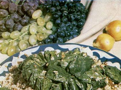 Коваток палов — плов с голубцами из виноградных листьев