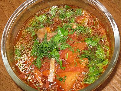 Красный борщ с черносливом и грибами