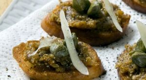 Кростини с инжиром и анчоусами