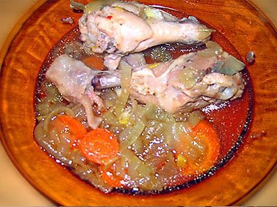 Курица с морковью и луком