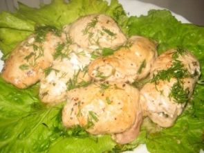 Куриные рулетики с сыром и зеленью в мультиварке