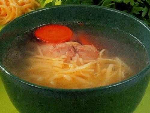 Куриный бульон с домашней лапшой