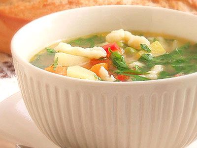 Куриный суп с клецками и капустой