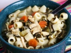 Куриный суп с макаронами и шпинатом