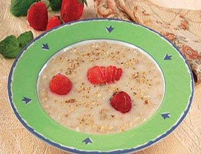 Молочный суп с земляникой