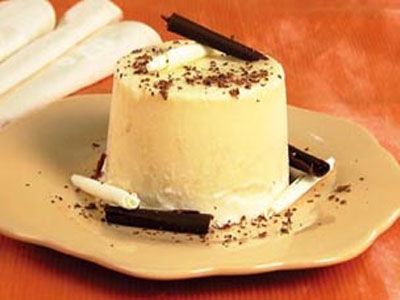 Мороженое со сгущенным молоком и персиком