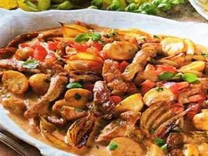 Мясное рагу с сухофруктами