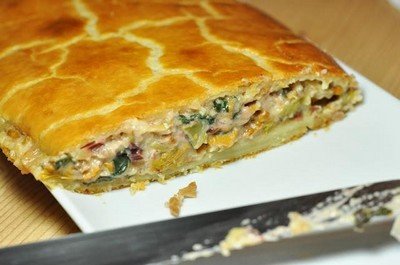 Мясной пирог с брынзой