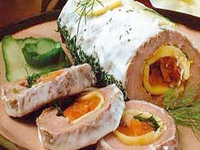 Мясной рулет с курагой
