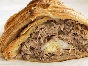 Мясной рулет с яйцом