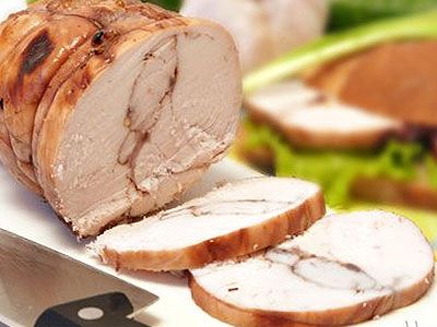 Пастрома из куриной грудки в винном маринаде