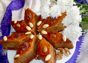 Пахлава с орехами и цукатами