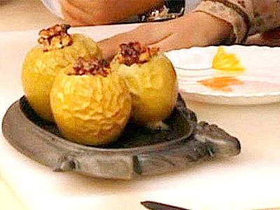 Печеные яблоки с медом и орехами