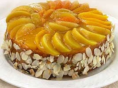 Персиковый торт с миндалем и маком