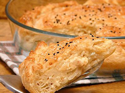 Пирог с сырно-луковой начинкой