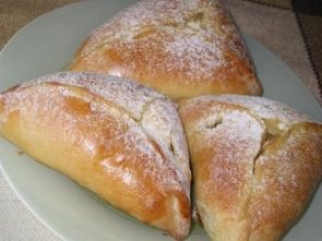 Пирожки с творогом и ананасом