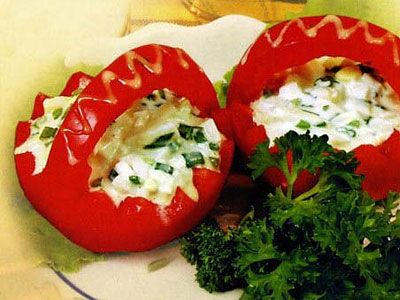 Помидоры фаршированные яйцами и луком