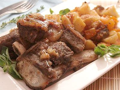 Ребра, запеченные с овощами
