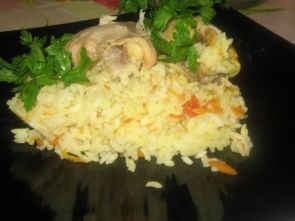 Рис с куриными бёдрышками в мультиварке