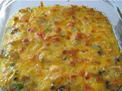 Рисовая запеканка с куриной грудкой, грибами и овощами