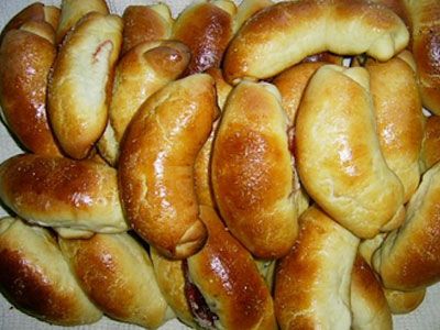 Рогалики сдобные с вишнями