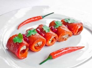 Рулетики перцовые с орехами