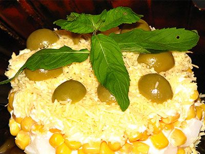 Салат из копченых кальмаров
