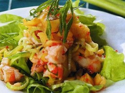 Салат из креветок с яблоками