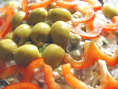 Салат из морской капусты с красной рыбой