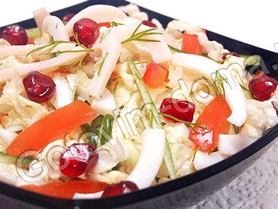 Салат из пекинской капусты с кальмарами