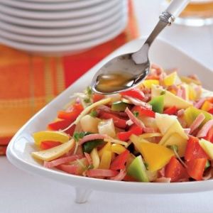 Салат из перцев с окороком и сыром