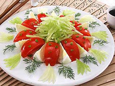 Салат овощной с яйцами